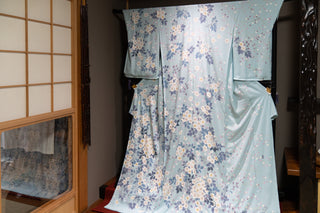 Private Kaga Yuzen: Meet a Master & Create Your Own Piece in Kanazawa
